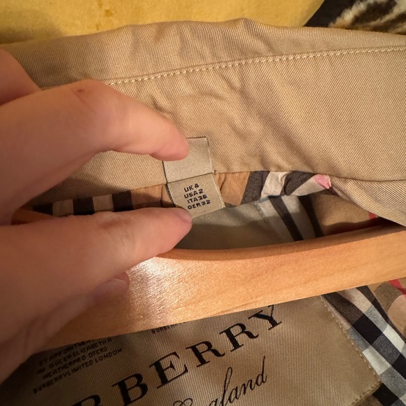 Burberry long coat in honey color. - Picture 7 of 10